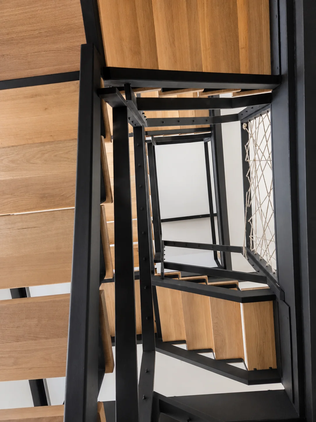 Vista general de escalera ligera en vivienda unifamiliar en Robledo de Chavela